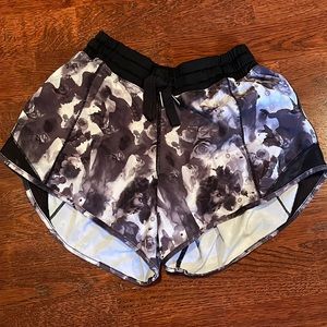 Lululemon Hotty Hot drawstring shorts size 4 Used